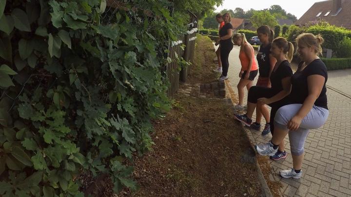 Oefening High Step Up WordFit Thuis je lichaam verstevigen